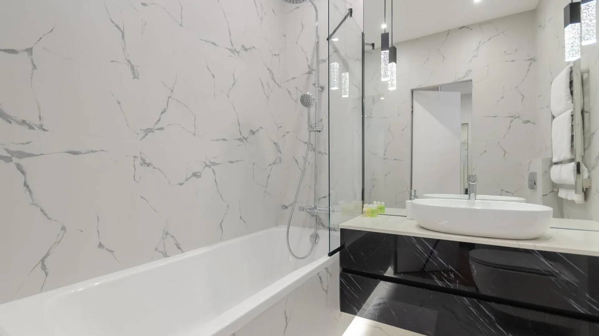 Petrovdom 2-5 New Apartment In Rc Novopecherski Lypky, 19B Andrii Verkhogliad Street Kiev 0*,  Oekraïne